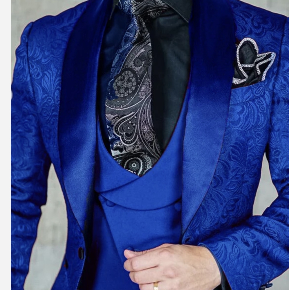 Man Classby Shawl Lapel Jacquard  three-piece suit or tuxedo